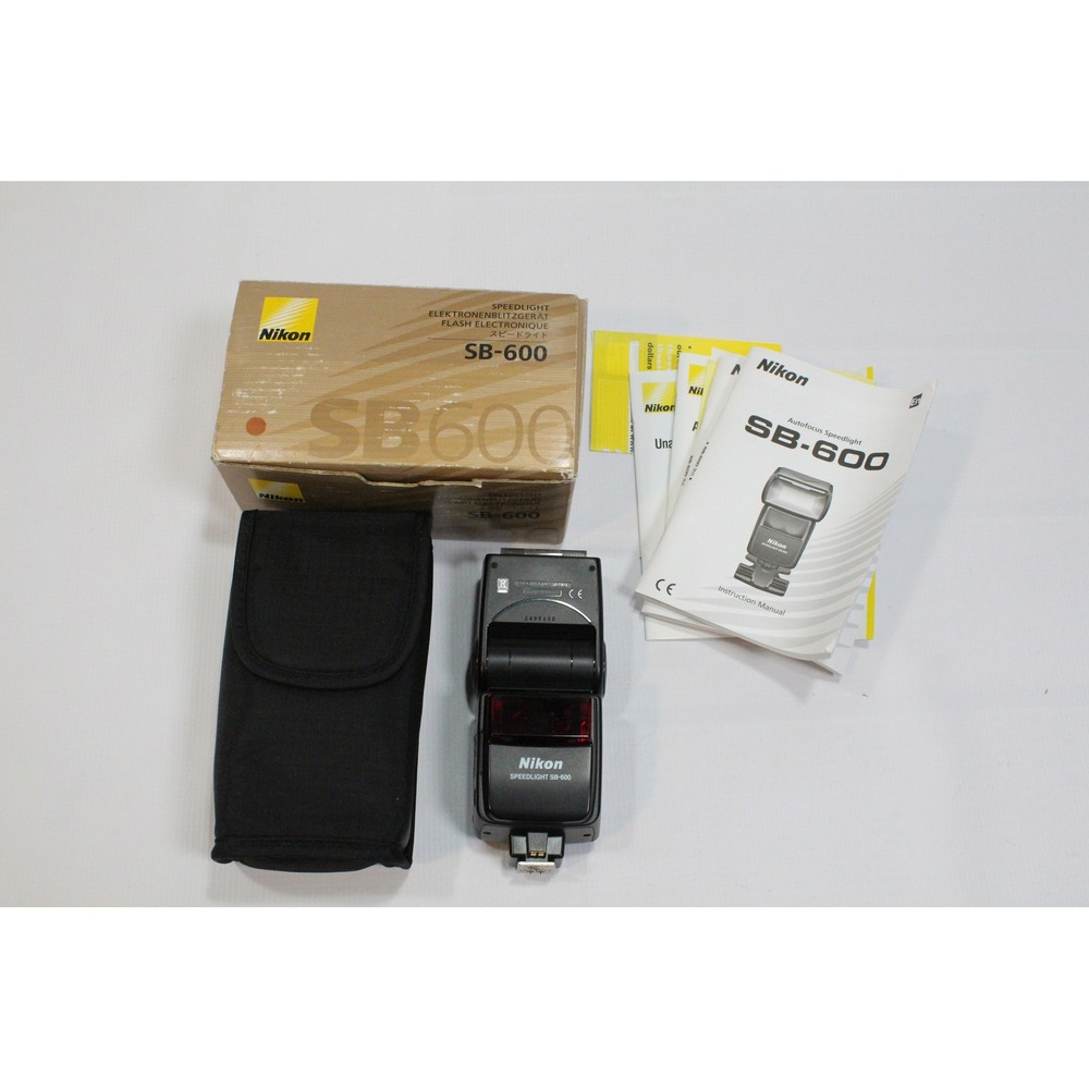 Nikon Speedlight SB-600 External Flash for DSLR with Case and Box